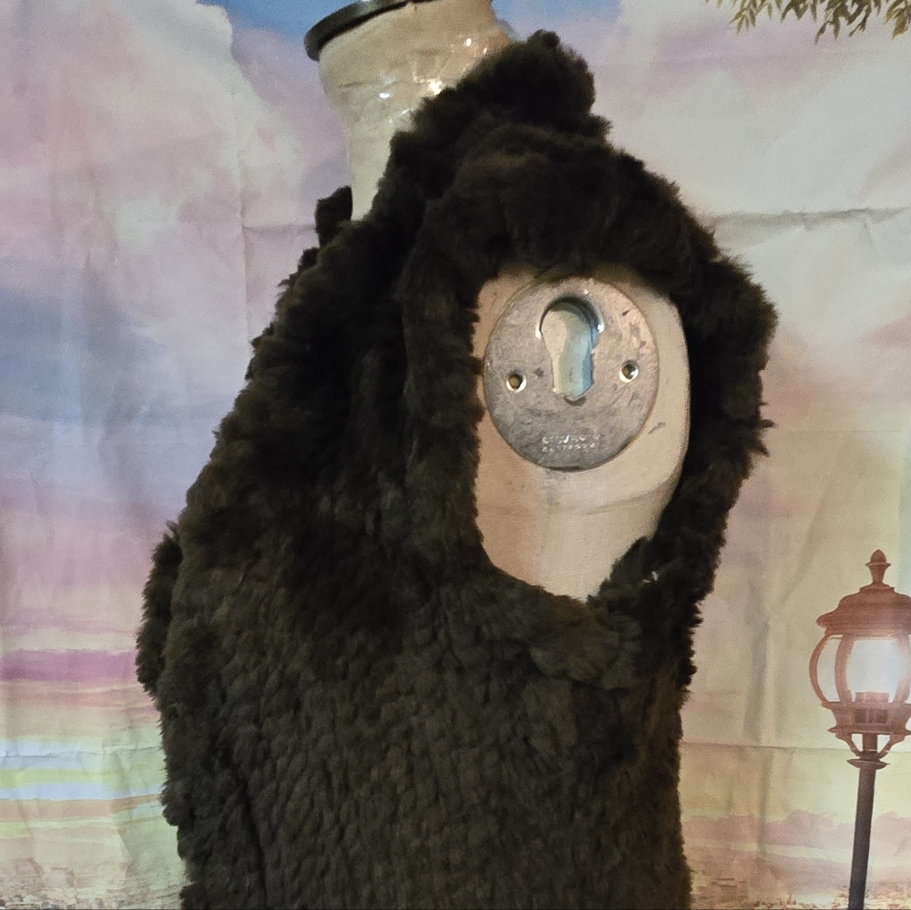 REAL.RABBIT FUR VEST - Picture 9 of 11